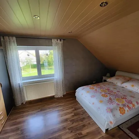 Schoene Mit Eigenem Eingang Und Parkplatz *