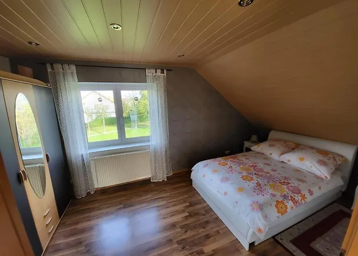 Schoene Mit Eigenem Eingang Und Parkplatz *