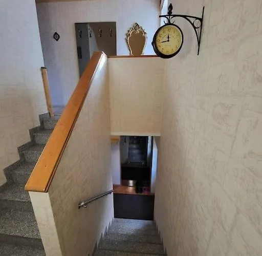 Appartement Schoene Mit Eigenem Eingang Und Parkplatz