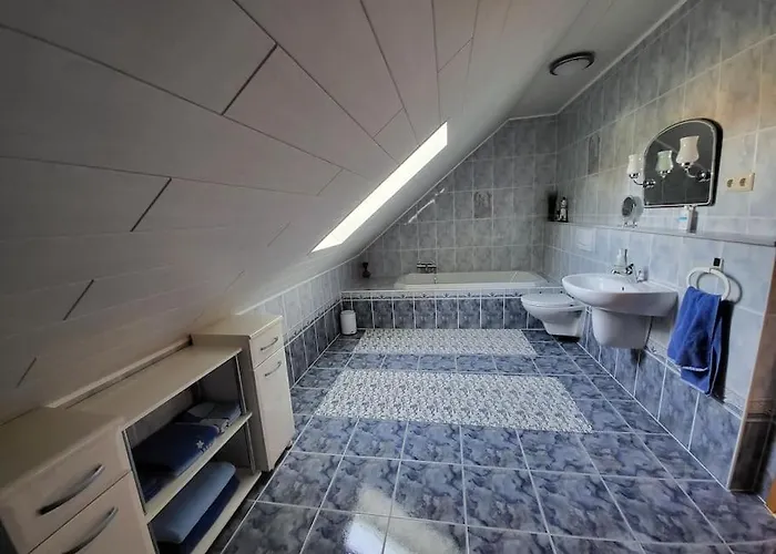 Schoene Mit Eigenem Eingang Und Parkplatz